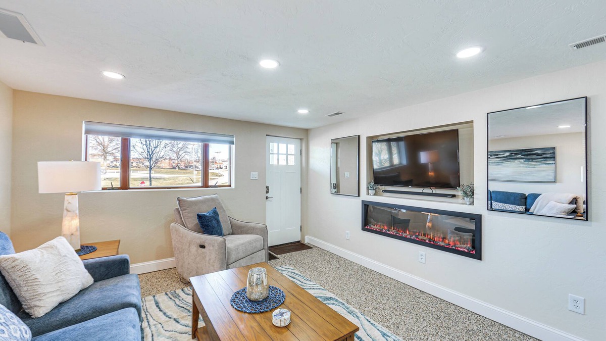 Natrona Apartment | 20 Mi to Pittsburgh: Natrona Heights Apt