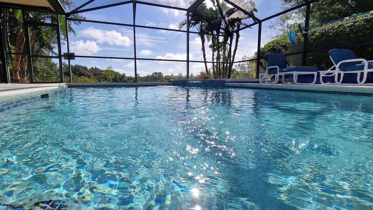 Orange Tree Villa | 20 mins Disney, Secluded Pool & Spa, Games Room, WiFi, Spacious, Good for Groups