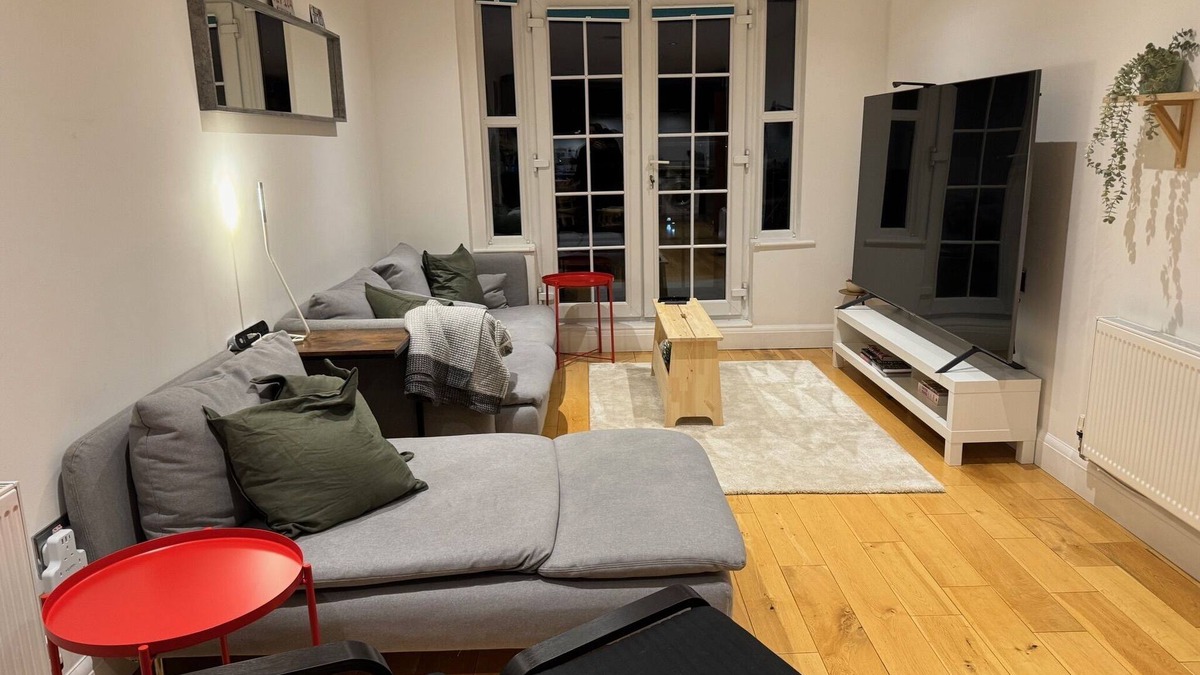 Plaistow and Sundridge Apartment | 20 minutes to Central London! Family-size gated apartment with en-suite bathroom