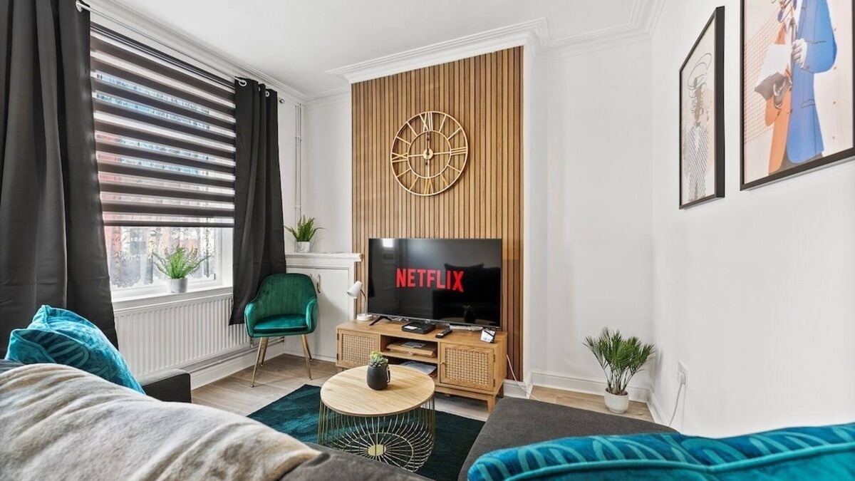 Doncaster House | 20% off! Boutique Doncaster Abode - Sleeps 6!