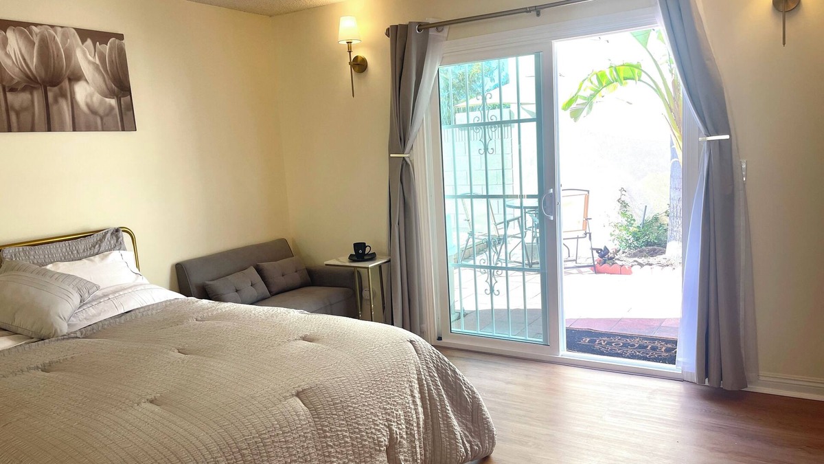 Cerritos House | 20% off Charming Master bedroom,private access bathroom,patio. Near Disneyland