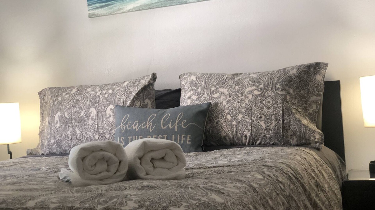 Norfolk Apartment | *20% OFF Newly Remodeled #4* 5min walk to the Beach, Amazing Virginia Pro Host.