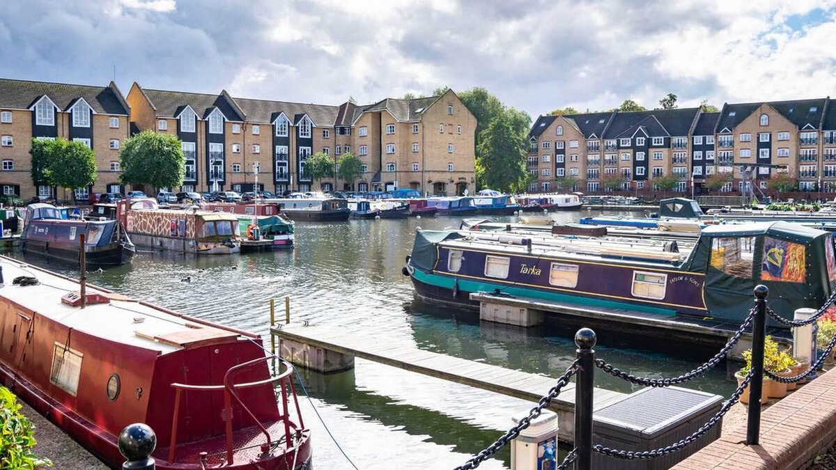 Hemel Hempstead Apartment | 20 off Weekly Stays 5 Marina View Apt
