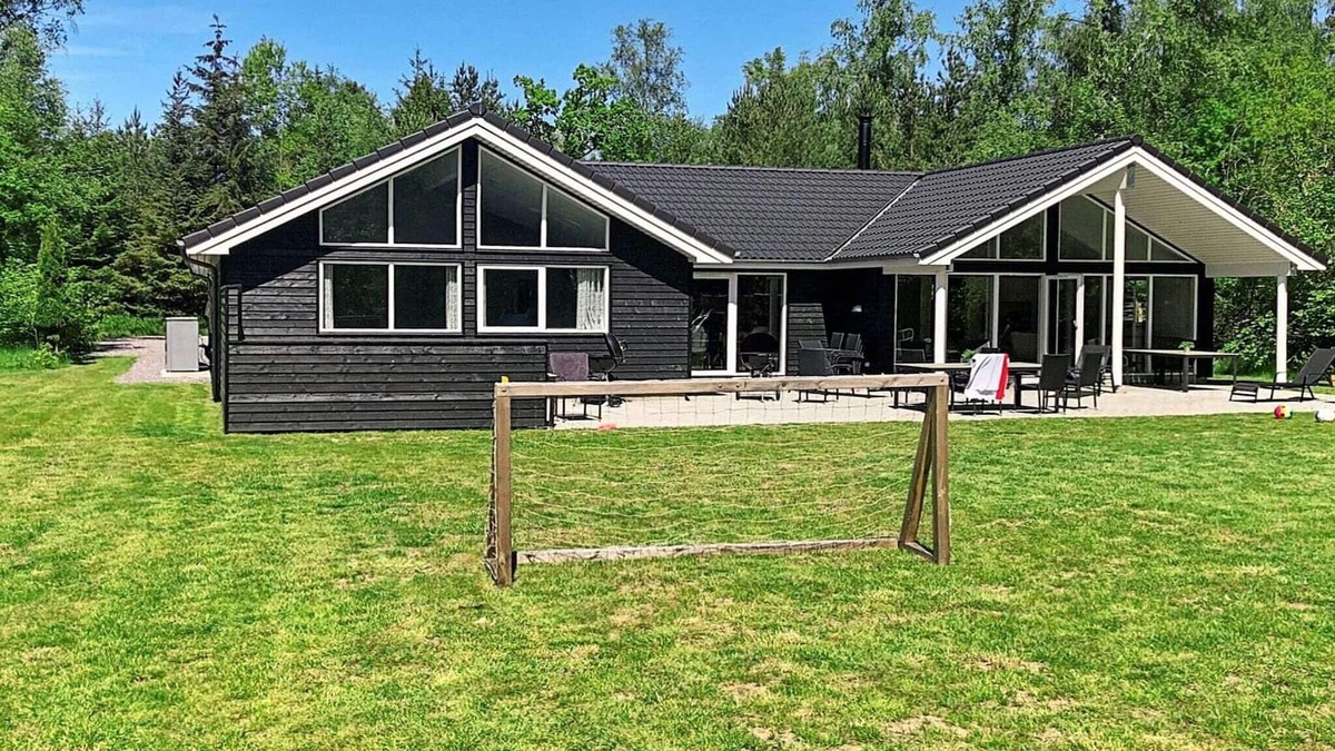 Frederiksvaerk House | 20 person holiday home in Frederiksværk