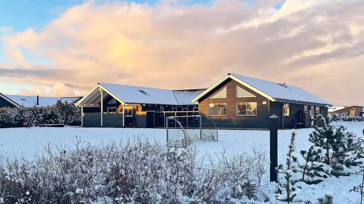 Nr. Lyngby House | 20 person holiday home in Løkken