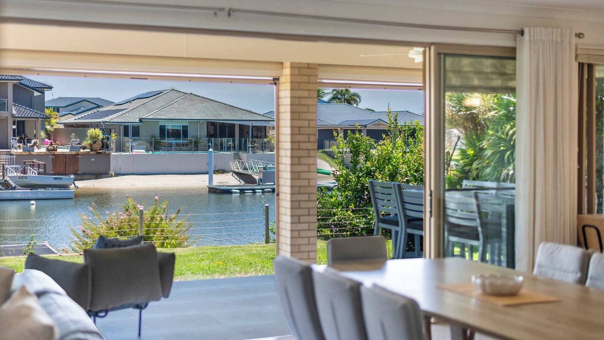 Yamba House | 20 Taine - Oceanstays - Jetty & Pet Friendly