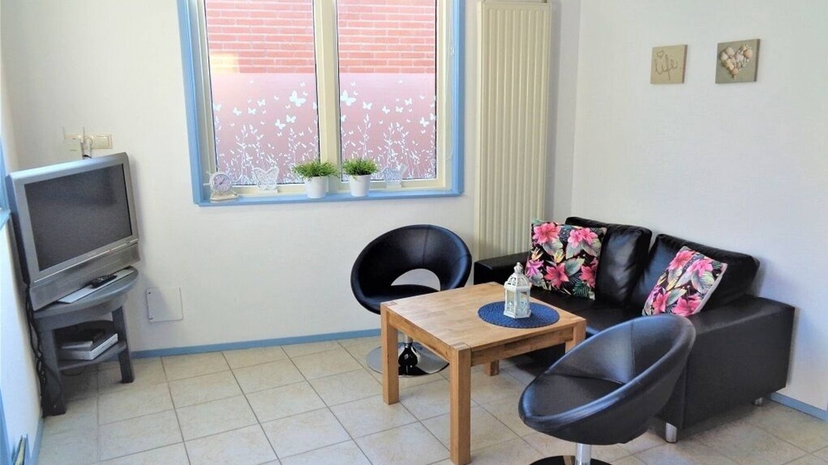 Westkapelle Apartment | 200 m from the sea, directly on the lake with hiking trail and small wooded area.