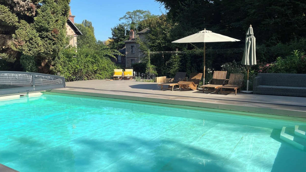Montevrain House | 200 M2 Dreamhouse for 10 with private pool and garden in beautiful park