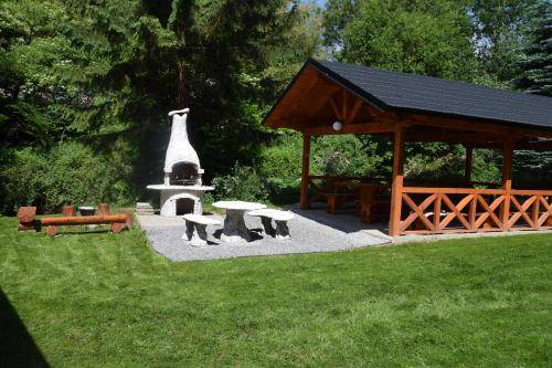 Dolny Harmanec Cabin | 200 m² Lodge ∙ 5 bedrooms ∙ 15 guests