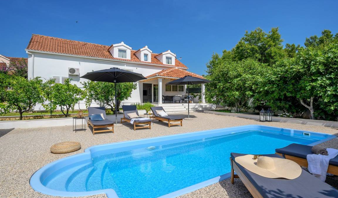 Cove Makarac (Milna) Villa | 200 m² Villa ∙ 4 bedrooms ∙ 9 guests