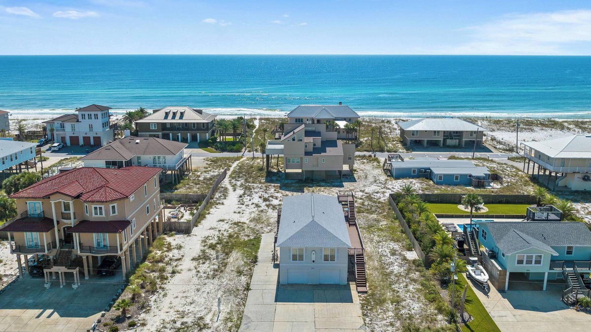 Toilla Segunda House | 200 Steps to Pensacola Beach, Dog-Friendly | Beach Getaways MAL806