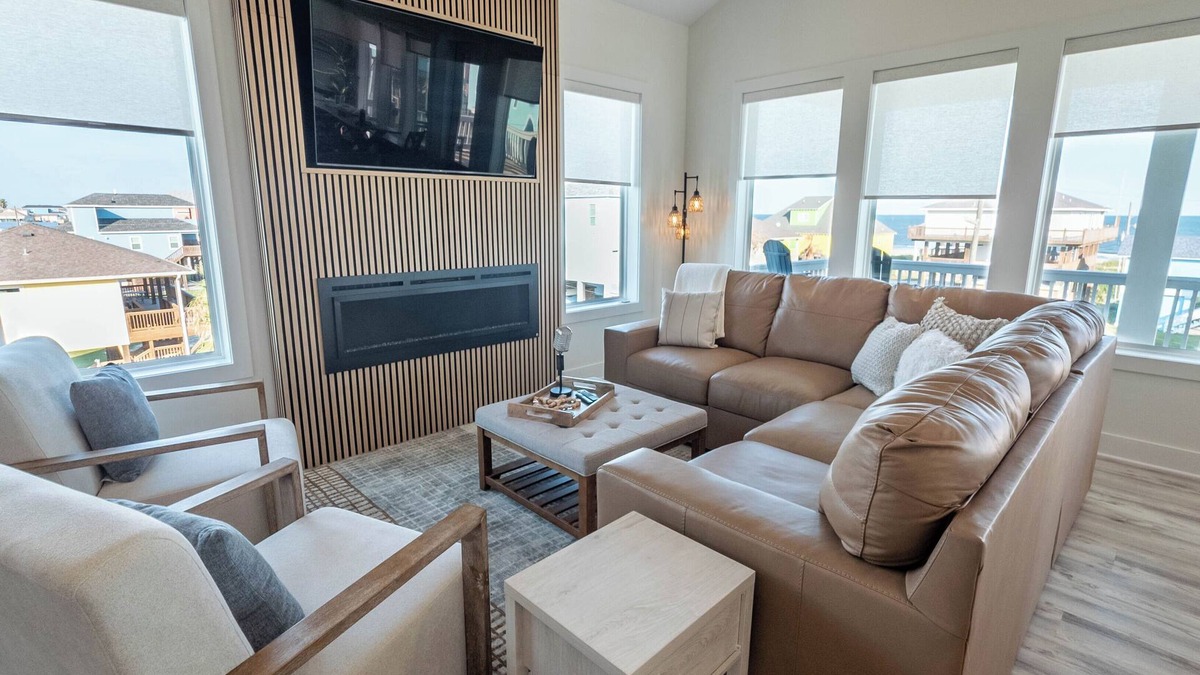 Crystal Beach House | 200 Steps to Beach.6BR sleeps 21 w/Karaoke, Outdoor Bar, Games, Decks & Views