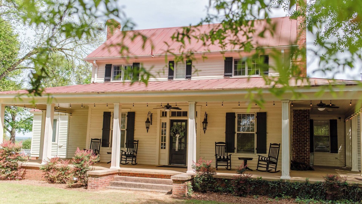 Millbrook Cabin | 200 yr old Manor. Close to RTJ! Beautiful property with million dollar views.