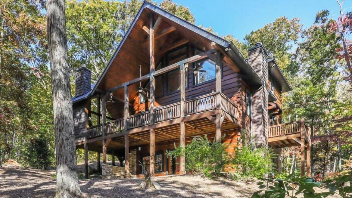 Tate Cabin | 2000 sf luxury Cabin on Four Acres with Two Streams and Pond - Pet Friendly
