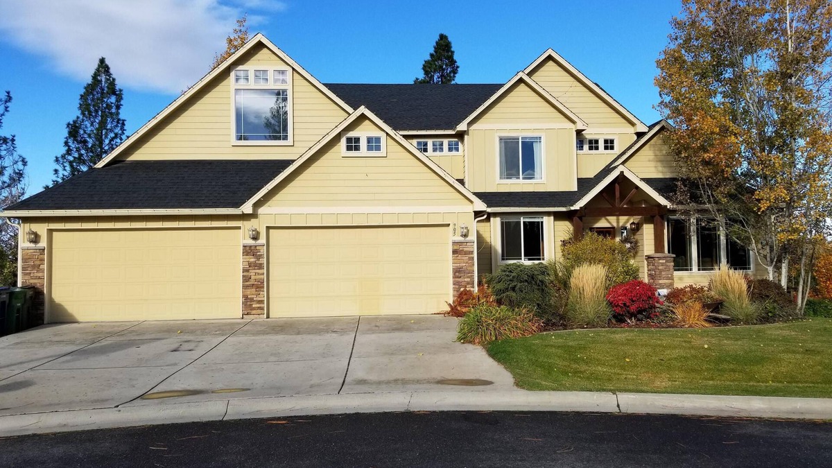 Fairwood House | 2000sf Decks, Waterfall, Hot Tub, Gym, Newly Remodeled Kitchen, Movie/Game room