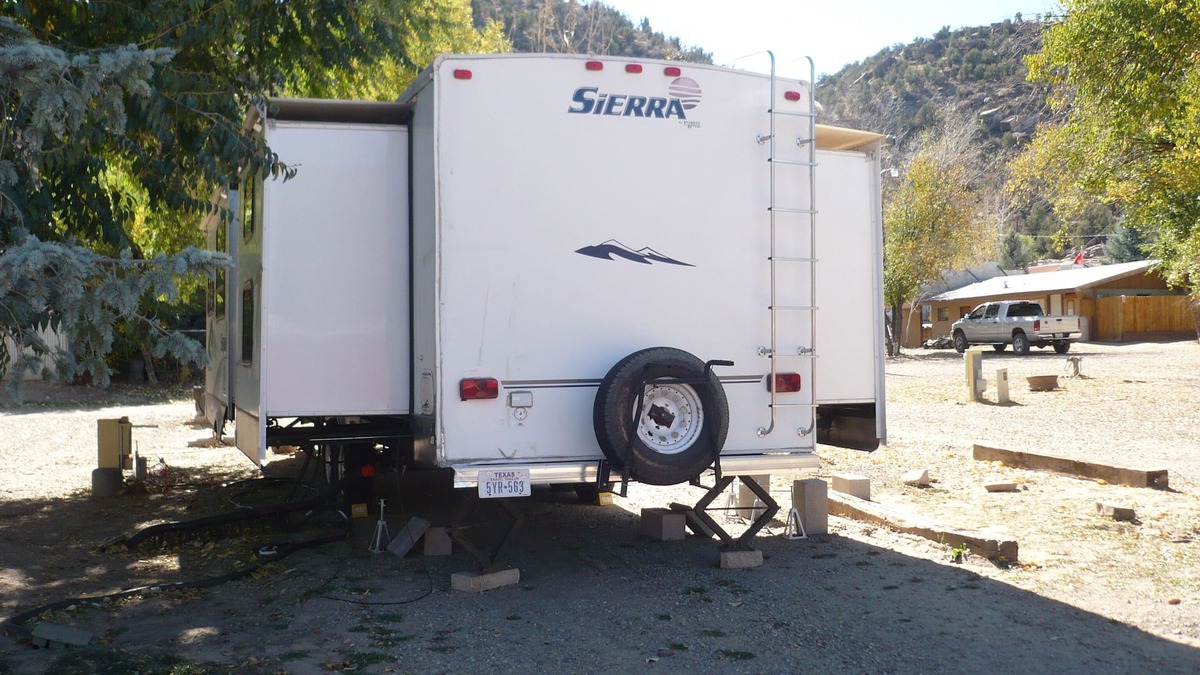 Naturita House | 2007 Forest River Sierra 35ft Travel Trailer