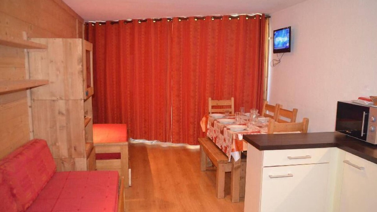 Les Menuires Apartment | 200m from resort center, 6th floor, balcony, tv, ski locker, 36m², Les Menuires