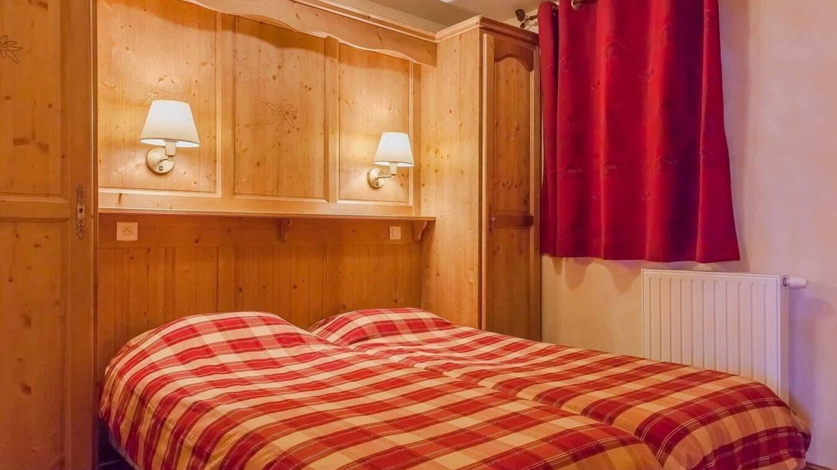 Lanslevillard Apartment | 200m from ski slopes, fitness, swimming pool, sauna, hammam, balcony, tv, ski locker, 50m²