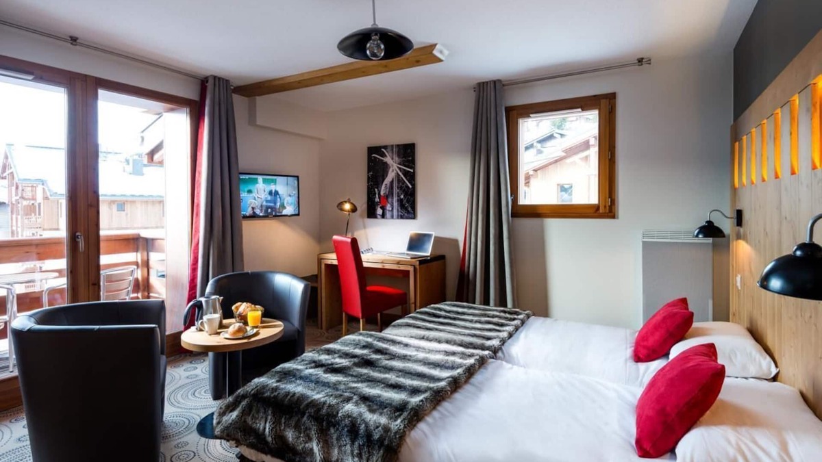 Les Saisies Apartment | 200m from ski slopes, swimming pool, sauna, hammam, terrace, balcony, tv, ski locker, 24-32m²