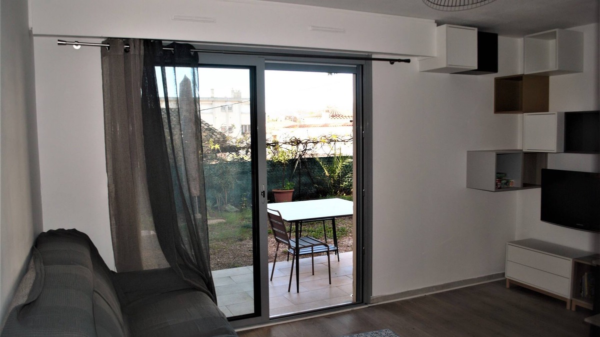 Cros-de-Cagnes Apartment | 200m from the beach, bright 2 bedroom apartment, large 85m² garden