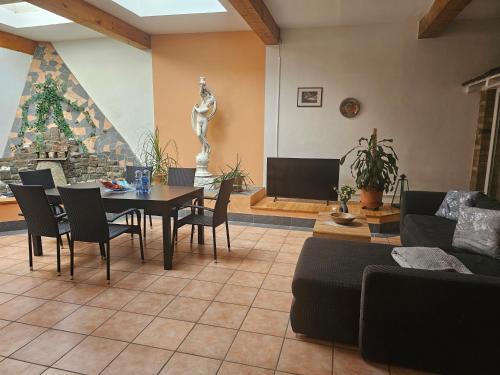 Eschweiler Apartment | 200qm Work and Stay 4 Schlafzimmer jedes Zimmer mit eigenem Badezimmer, Neu Modernisiert
