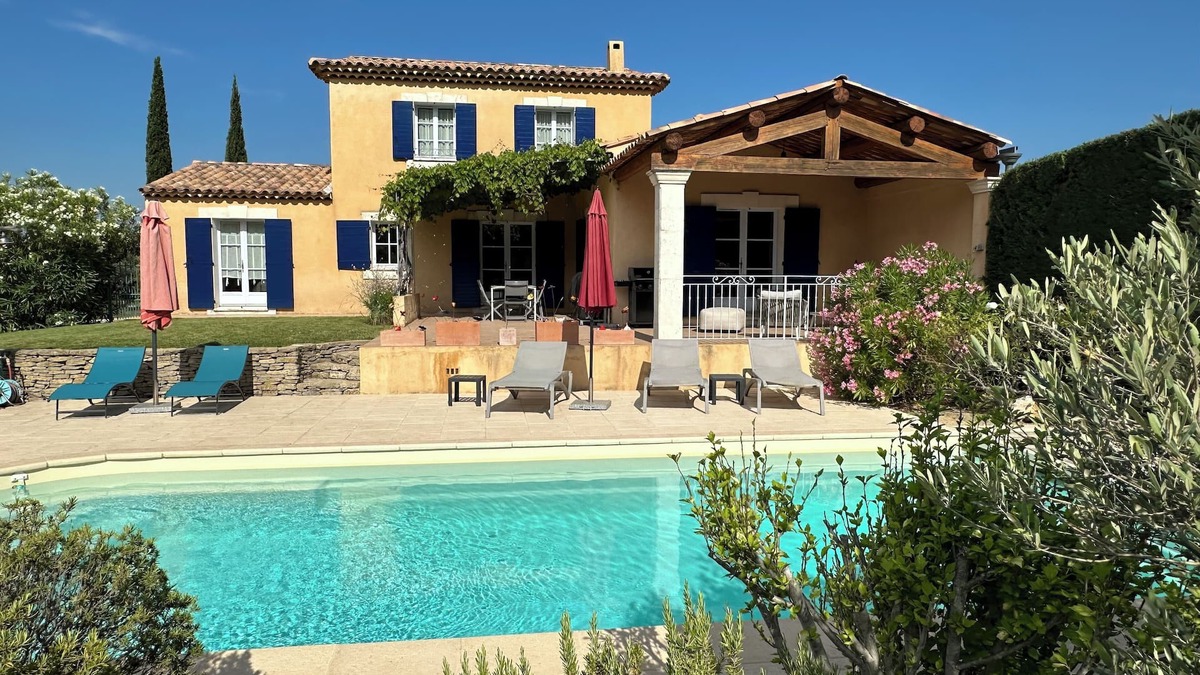 Seguret Villa | 2010 Villa comfortable, air conditioned, private heated pool in prime location