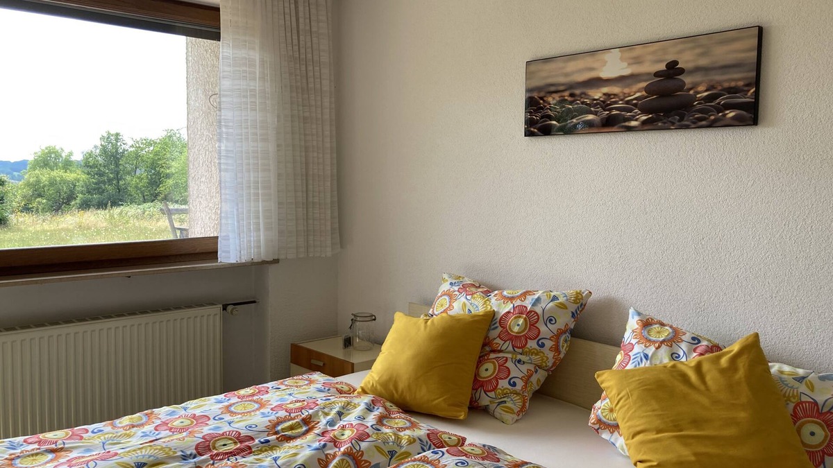 Heusweiler Condo | 2023 Komplett Renovierte, Stadtnahe Ferienwohnung im Grünen