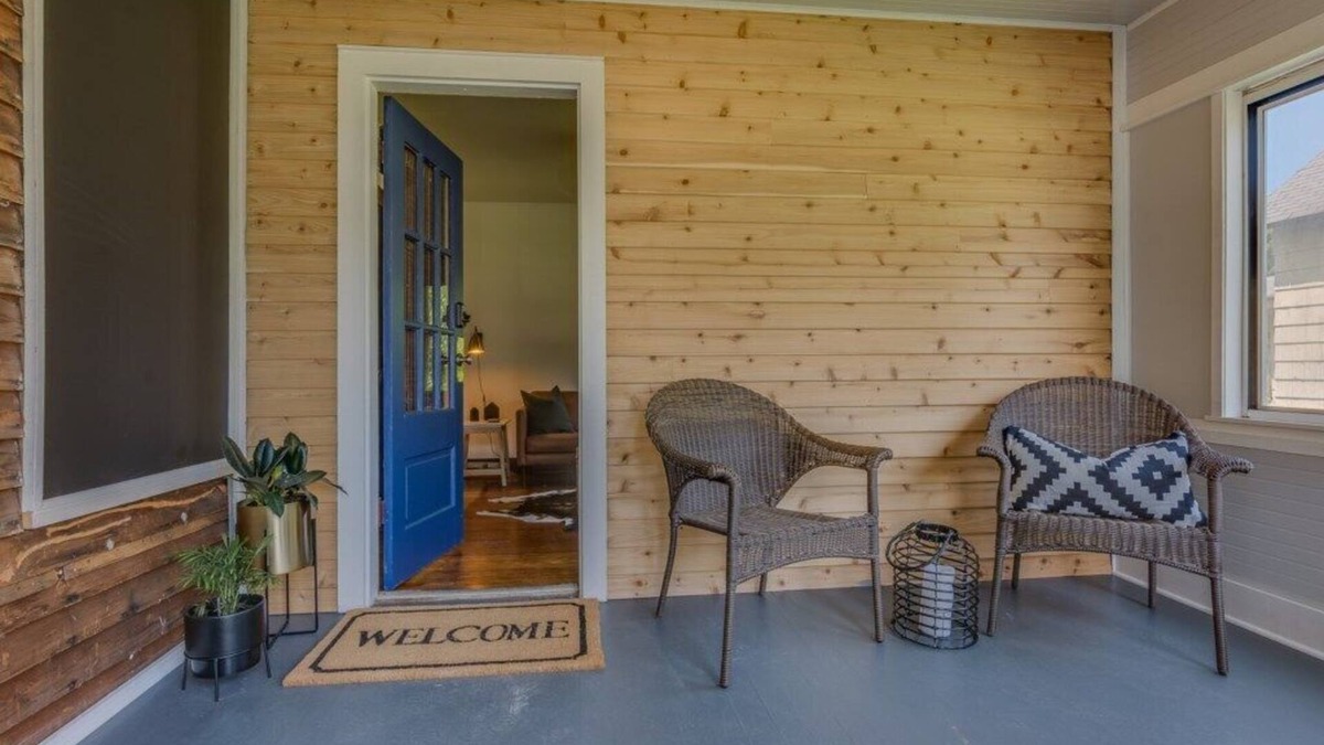 Three Oaks Cottage | 2025/2026 Open! Three Oaks Charmer W/Two Night Summer Minimum