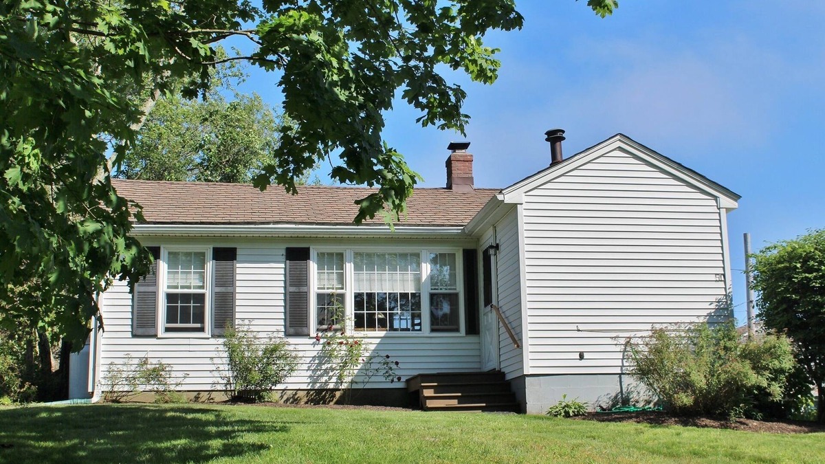 Snug Harbor House | 2025 ~ NOW BOOKING! Lovely 2-bedroom Cottage in Scenic Snug Harbor!