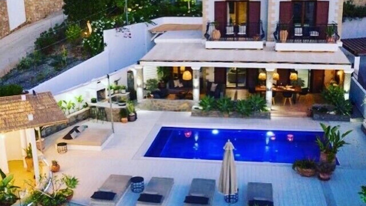 Vlicha Villa | 2025 SOLD OUT! … Now reserving for 2026 & 2027