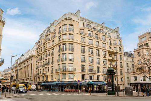 Faubourg-du-Roule Apartment | 203 m² Apartment ∙ 7 bedrooms ∙ 14 guests