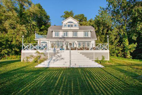 Lake Michigan Beach House | 204 m² House ∙ 5 bedrooms ∙ 11 guests