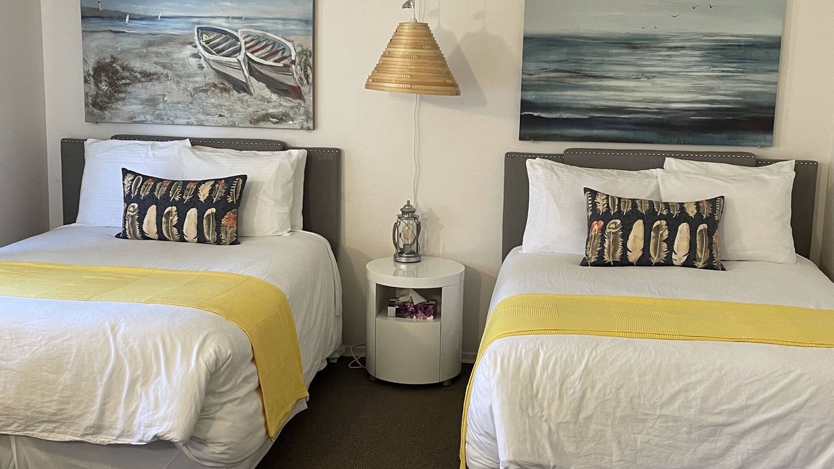 Port Elgin Hotel | 206 - Standard Rm -2 Double Beds - 2nd Floor