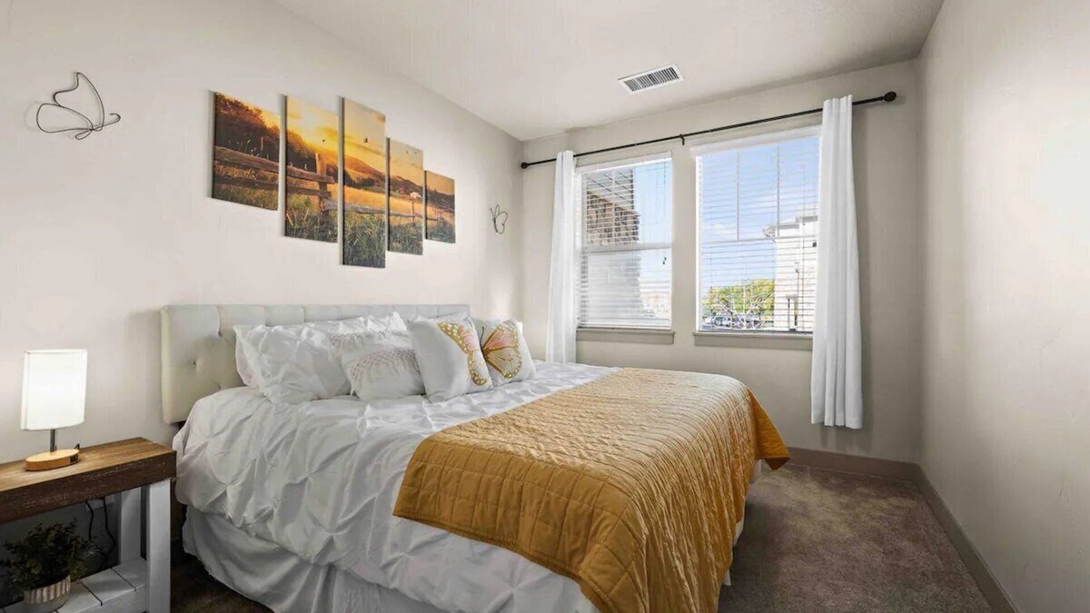 Salt Lake County Apartment | 207 Butterfly Bungalow with Laundry, Pool, Gym & Garage