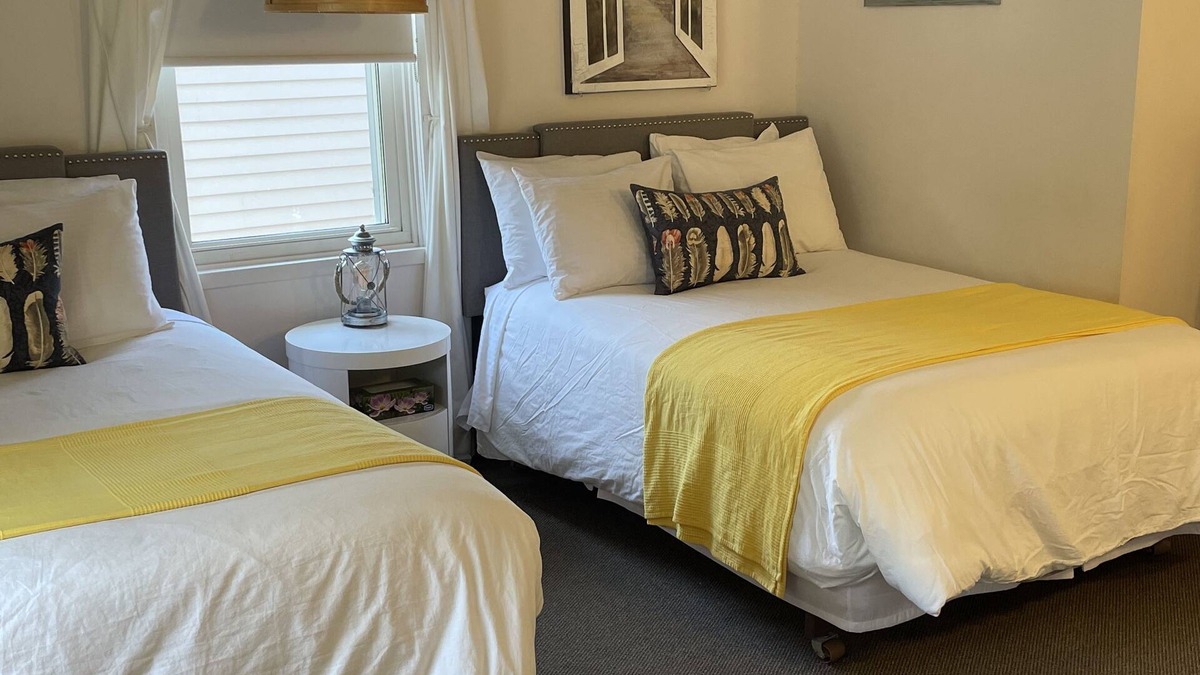 Port Elgin Hotel | 207 - Standard Rm - 2 Double Beds - 2nd Floor