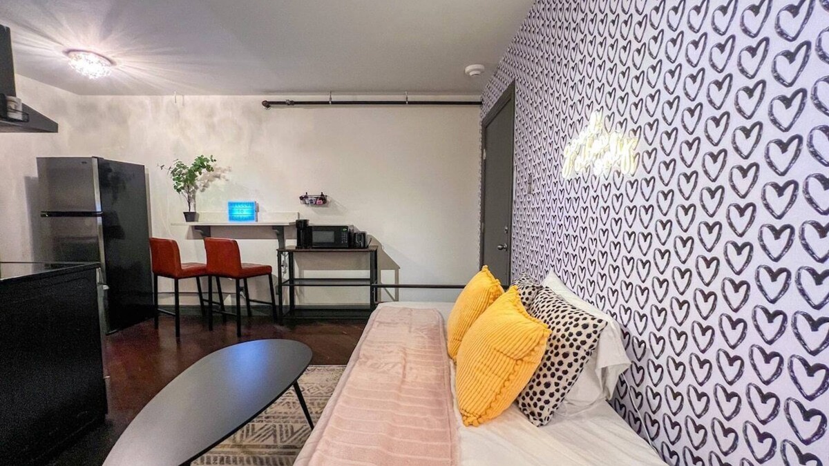 Central City Apartment | 208 - 1BDR in Downtown WorkFriendly