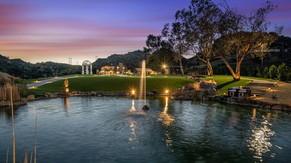 Chatsworth House | 21+ Acre Private Retreat with Breathtaking Views of Los Angeles