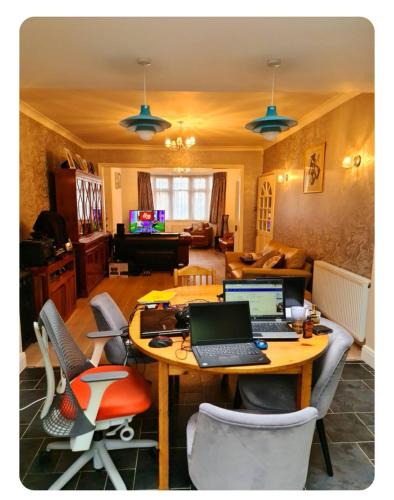 Edgware House | 21 Fairfield Crescent