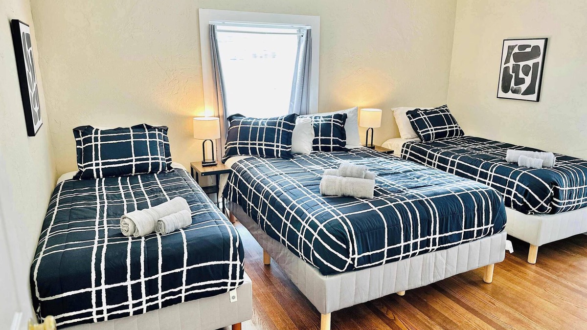 Sparks House | 21 Minutes to Tesla & USA Parkway/Pet OK/Sleeps20