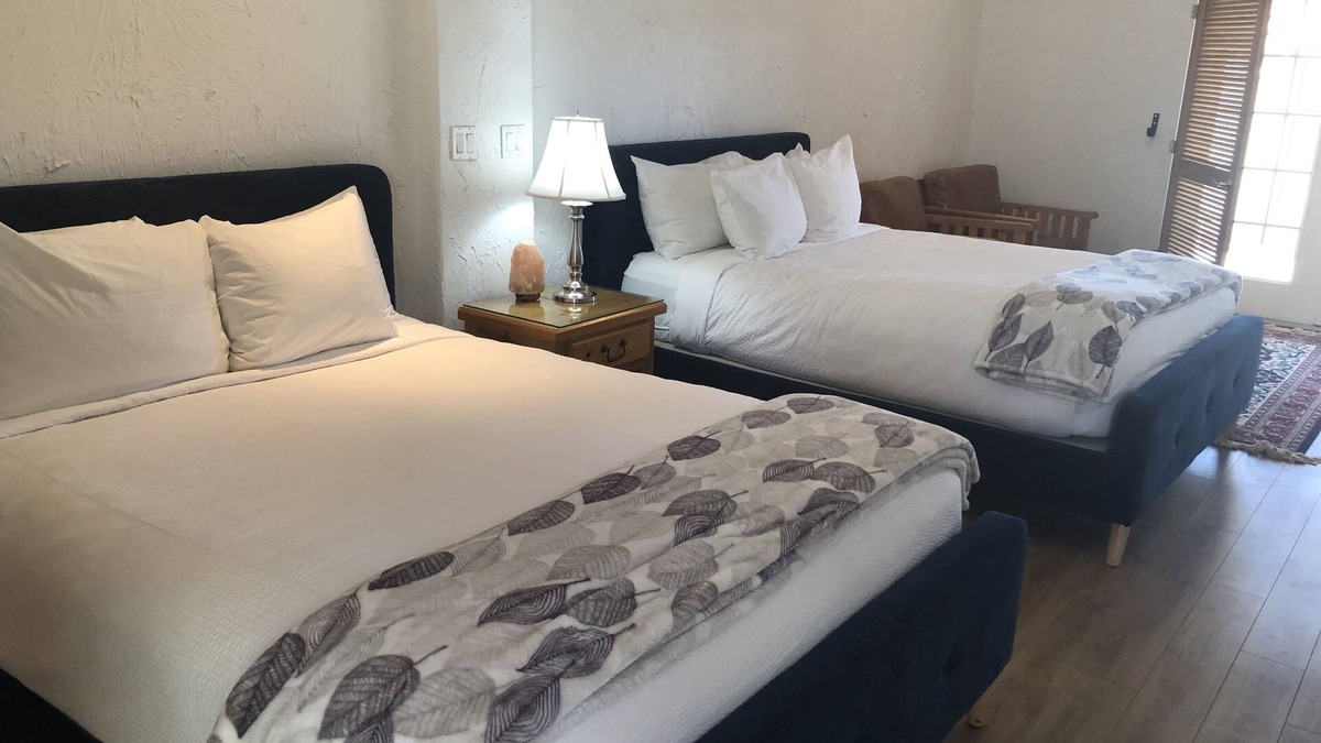 St. George Resort | 21- St George Condo 1king, 1Queen, fold down chair -pool, hot tub.