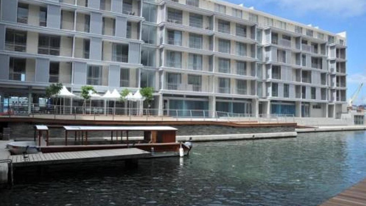 Foreshore Apartment | 214 Harbor Bridge Apartment