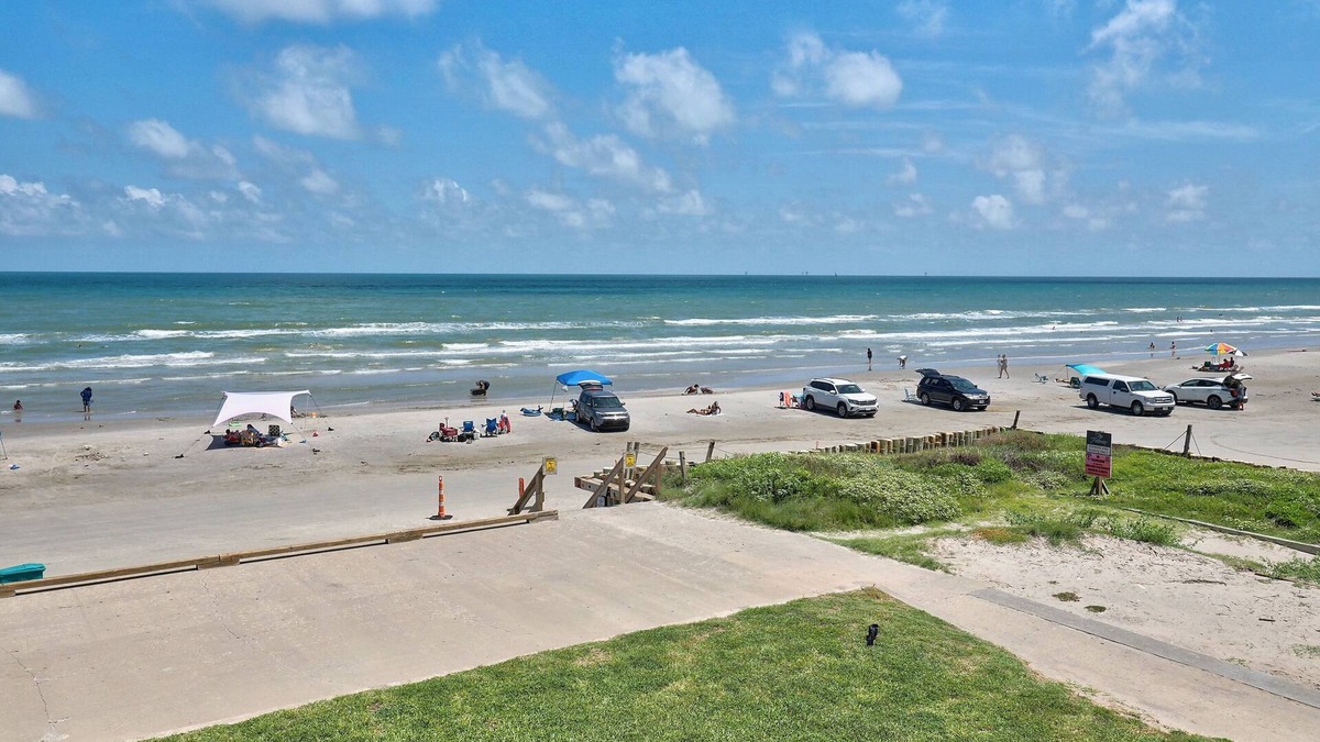 Corpus Christi Condo | 217 Beachfront-2 bedroom/2 bath condo beachfront condo with balcony