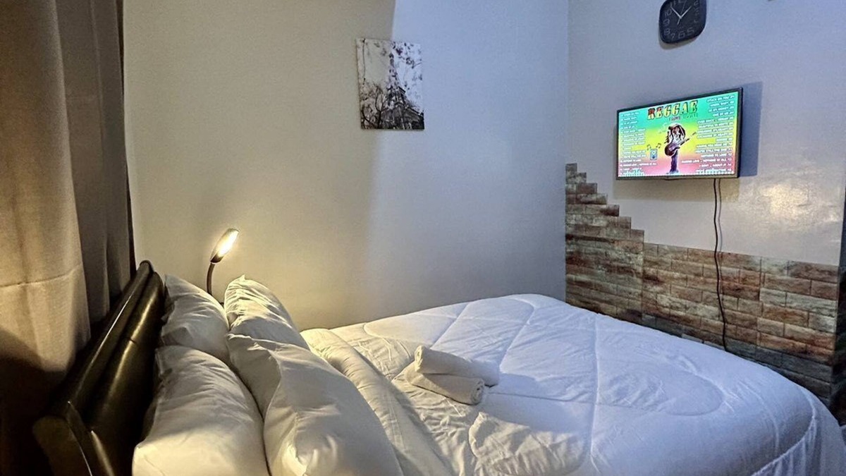 Legazpi Village Condo | 22-A Cozy Studio condo unit with free WIFI and Netflix