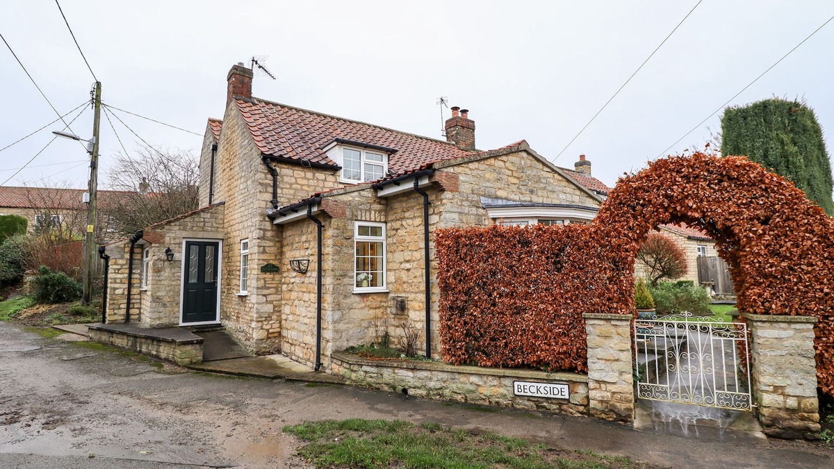 Nettleham Cottage | 22 BECKSIDE, family friendly, character holiday cottage in Nettleham