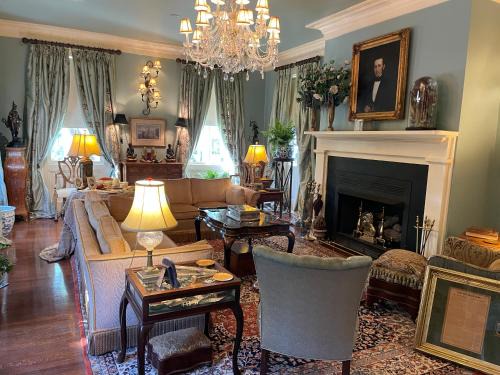 Ansonborough Bed & Breakfast | 22 Charlotte