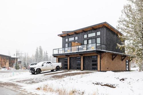 East Kootenay Apartment | 22 Sunniva by StayIn