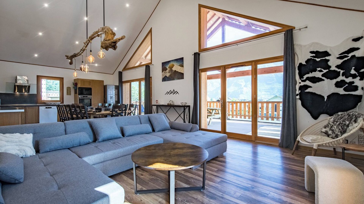 Saint-Jean-de-Maurienne Apartment | 220m² apartment with terrace, for 14 people