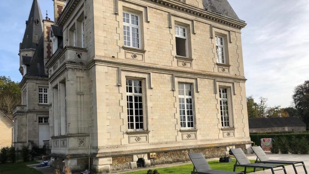 Saint-Jean-aux-Bois Apartment | 225m2 duplex flat in a chateau near Paris + pool