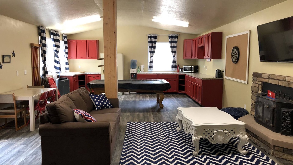 Eagle House | 23 Acre Riverfront bunkhouse “Glamping” glamorous camping in the city of Eagle!
