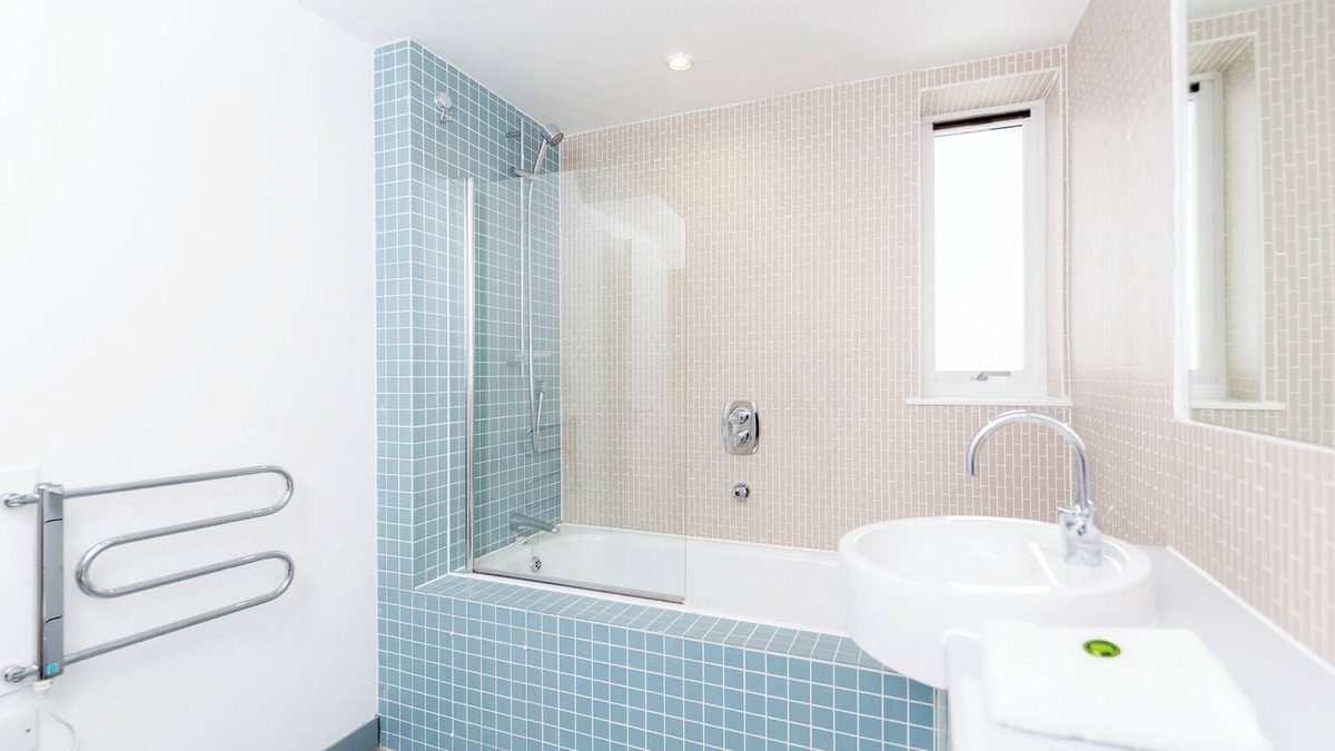 Chiswick Riverside Apartment | 23 Kew Bridge Court - 2 bedroom apartment